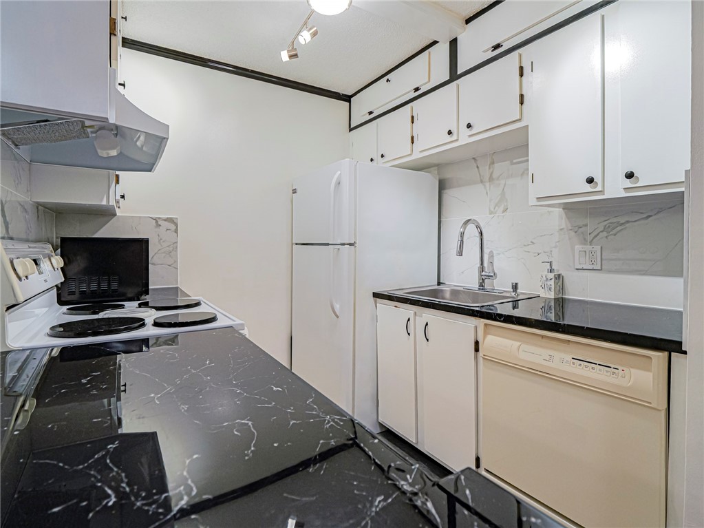 1198 Breezy Way, Unit 7A Sebastian, FL 32958 - Photo 8 of 36