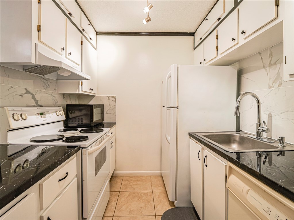 1198 Breezy Way, Unit 7A Sebastian, FL 32958 - Photo 9 of 36