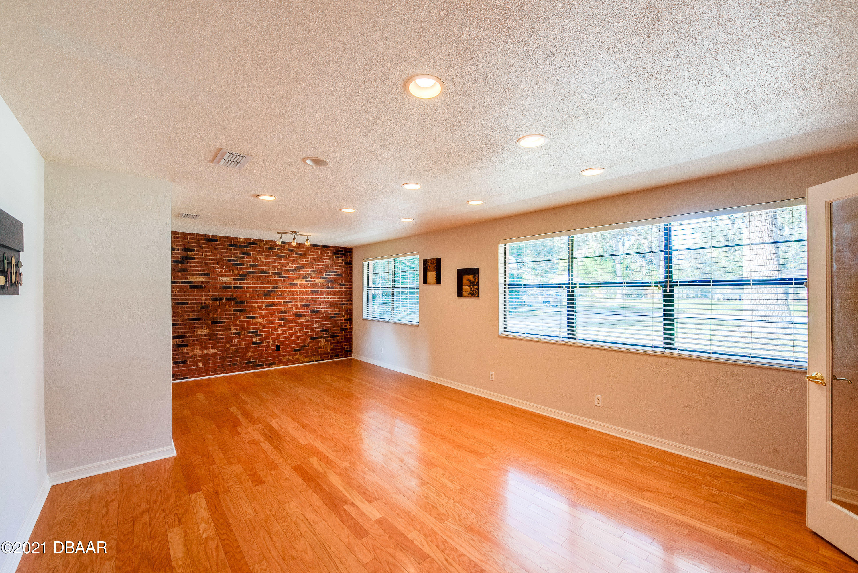 879 Lemon Road South Daytona, FL 32119 - Photo 10 of 37 Living/Dining Room