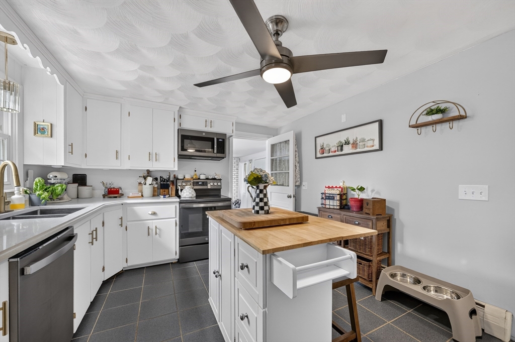 7 Englewood Road Coventry, RI 02816 - Photo 8 of 22