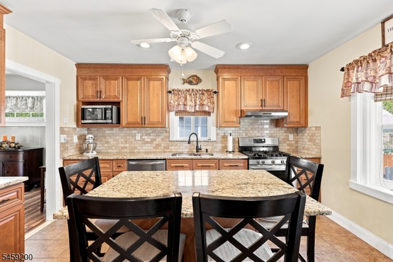 833 Livingston Road Elizabeth, NJ 07208 - Photo 9 of 39 Gallery Image 9
