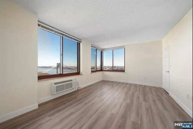 $4,500 | 100 Old Palisade Road, Unit 3702, Fort Lee, NJ 07024