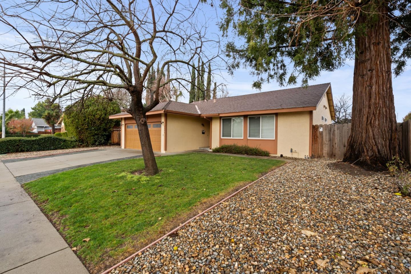 2695 Lyon Circle Concord, CA 94518 - Photo 3 of 29