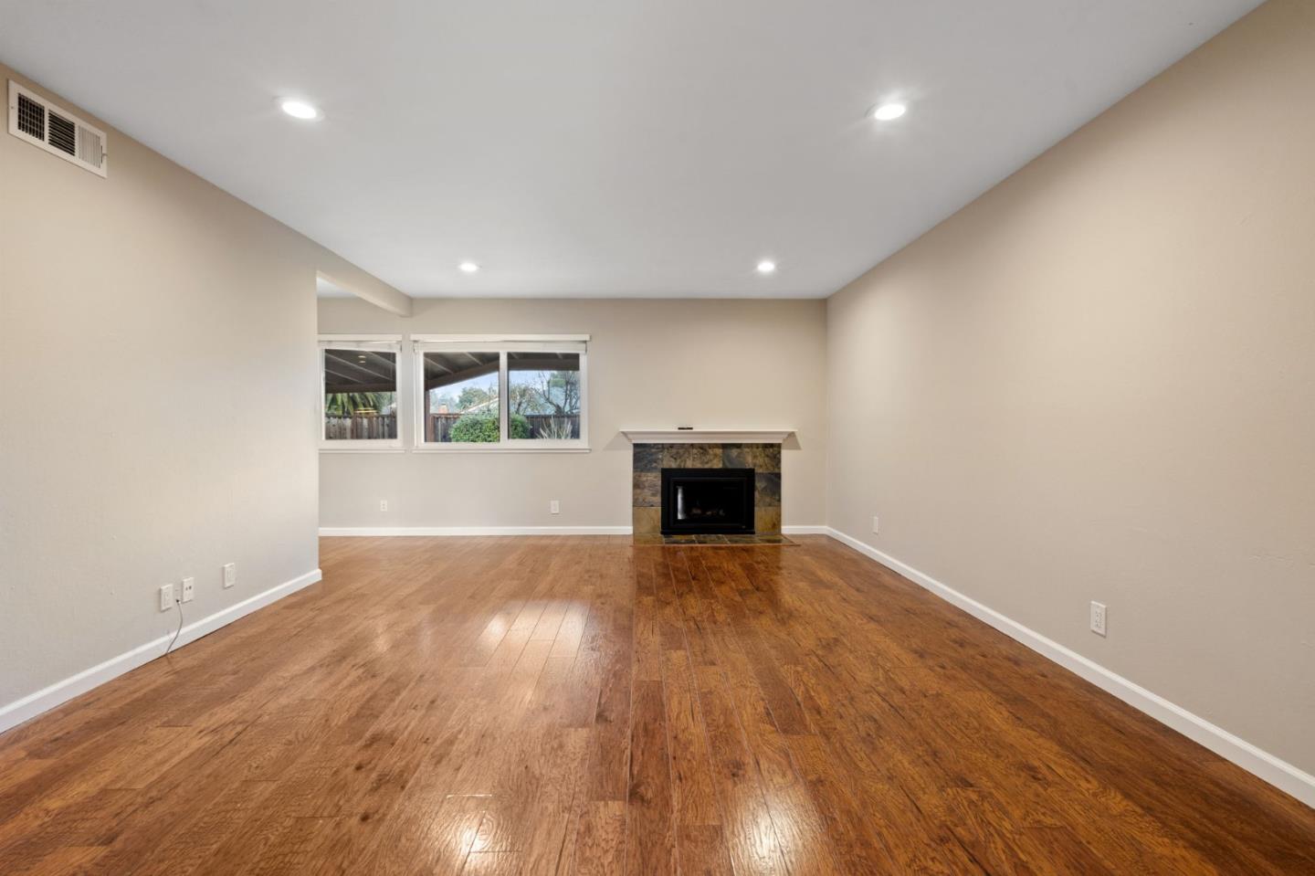 2695 Lyon Circle Concord, CA 94518 - Photo 5 of 29