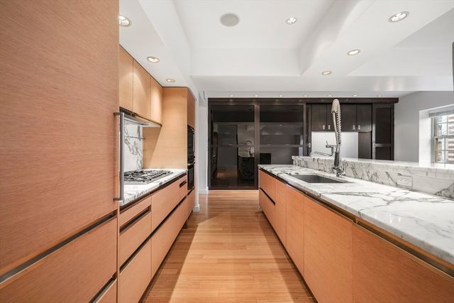 $2,450,000 | 7 Warren Avenue, Unit PH18, Boston, MA 02116