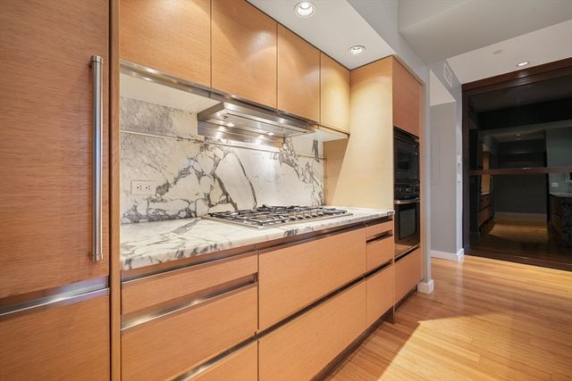 $2,450,000 | 7 Warren Avenue, Unit PH18, Boston, MA 02116