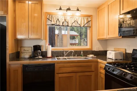 $397,500 | 41063 Pennsylvania Avenue, Big Bear Lake, CA 92315