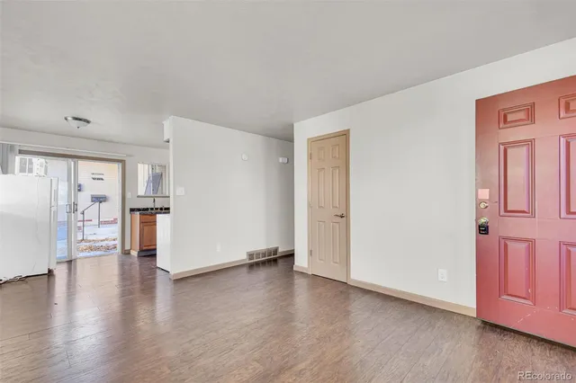 a front view of house with yard