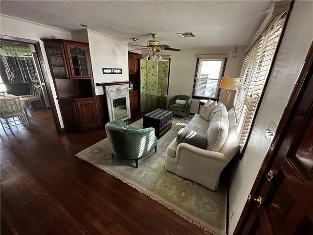 $2,000 | 541 Labarre Drive, Metairie, LA 70001