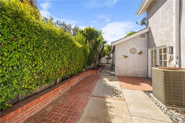 $2,398,000 | 12 Oakdale, Irvine, CA 92604