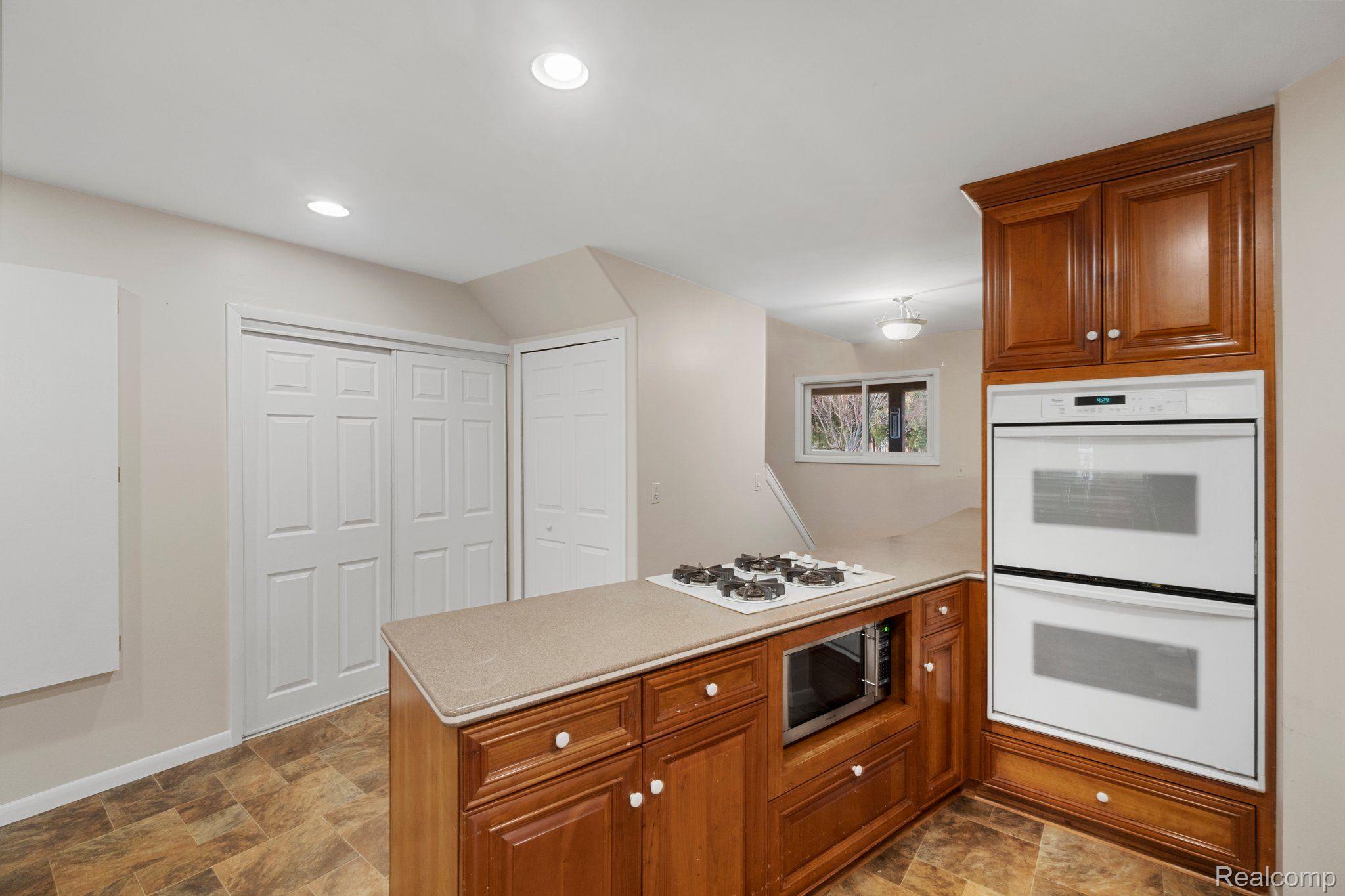 4755 Pelton Road Clarkston, MI 48346 - Photo 7 of 32 Gallery Image 7