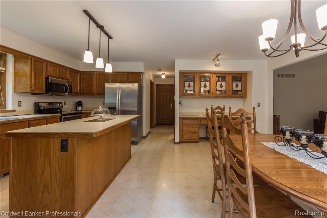 19 Sugar Pine Road Rochester, MI 48309 - Photo 13 of 35 19 Sugar Pine-34.jpg