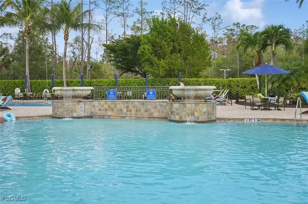 a view of a livingroom with furniture window and outside view