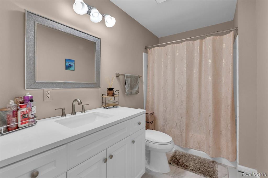 1167 Pine Ridge Court Rochester Hills, MI 48306 - Photo 19 of 33
