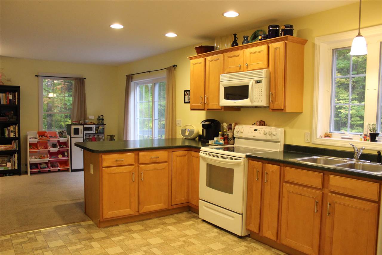 8 Tayla Way Nottingham, NH 03290 - Photo 2 of 34 Gallery Image 2