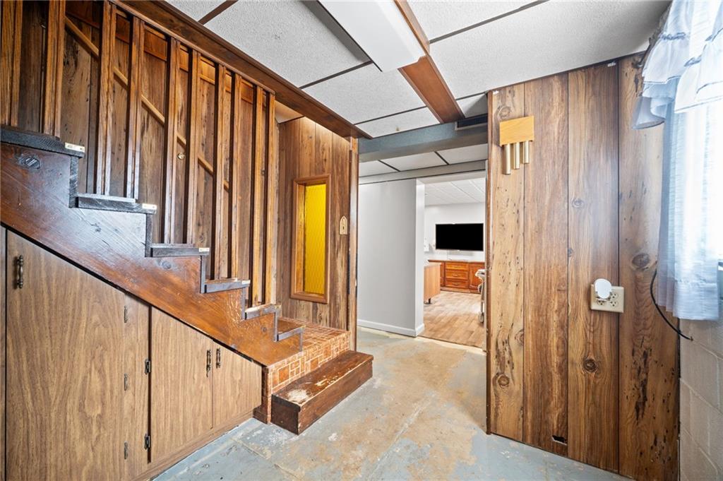 415 North Avenue Houston, PA 15342 - Photo 16 of 27 a view of entryway with wooden floor and windows