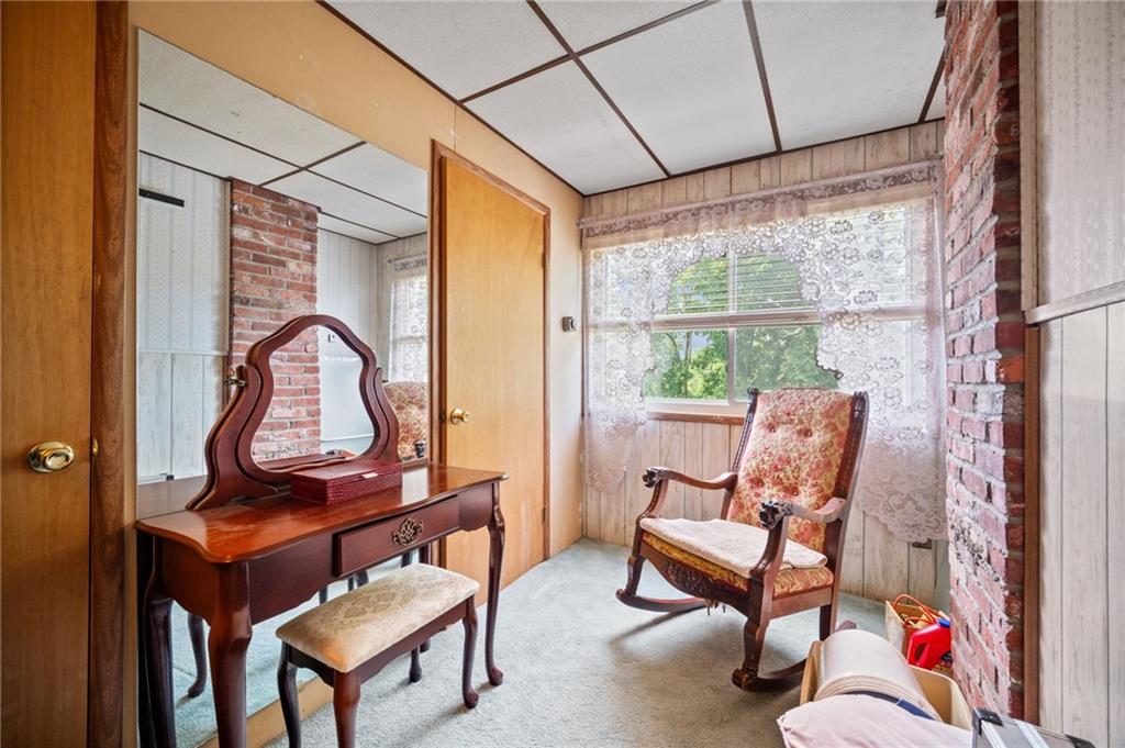 415 North Avenue Houston, PA 15342 - Photo 10 of 27 a living room with furniture