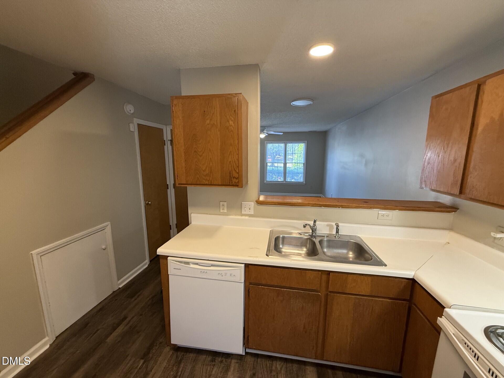 2905 Faversham Place Raleigh, NC 27604 - Photo 8 of 13 1481f364-95e4-4bb0-af3e-57b8e59572b0