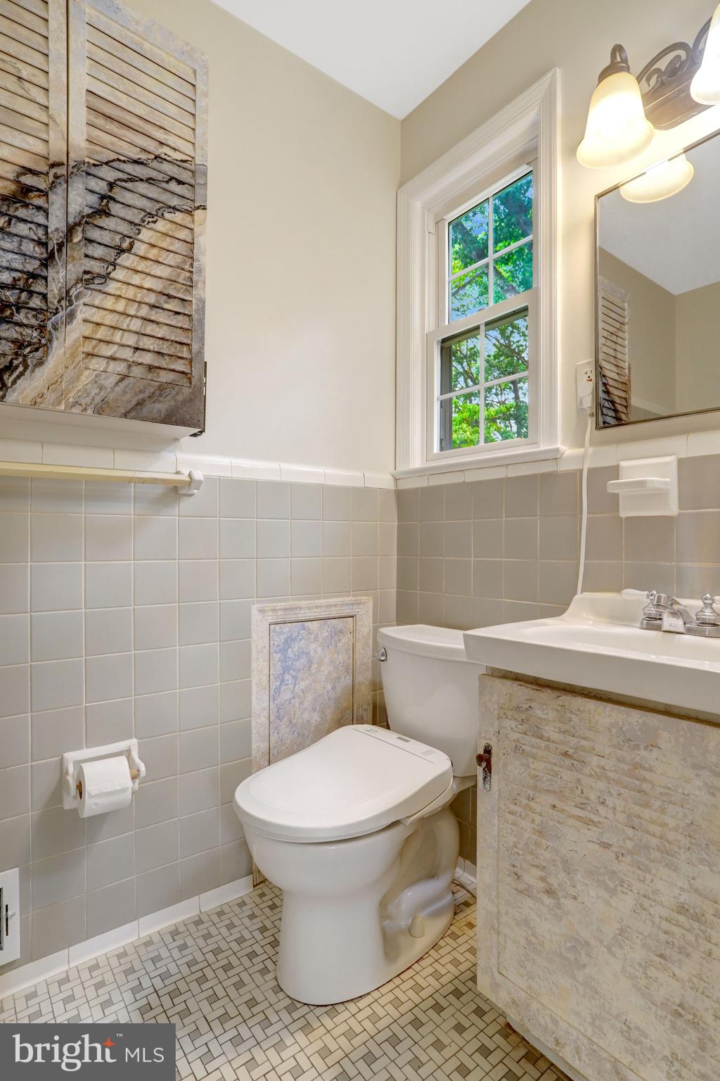 7623 Mendota Place Springfield, VA 22150 - Photo 21 of 67 PRIMARY BATHROOM