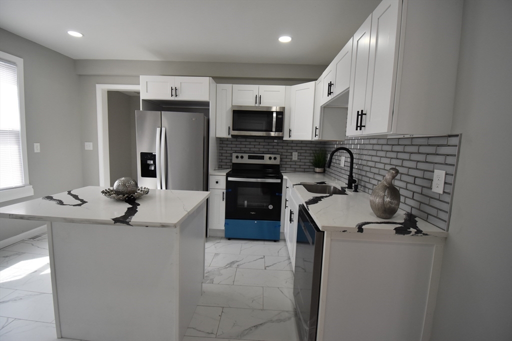 34 Collins Street Springfield, MA 01109 - Photo 14 of 35