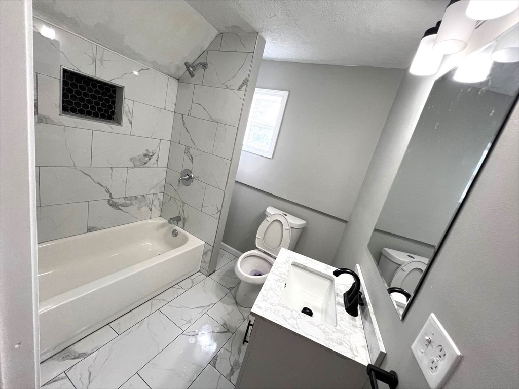 34 Collins Street Springfield, MA 01109 - Photo 25 of 35