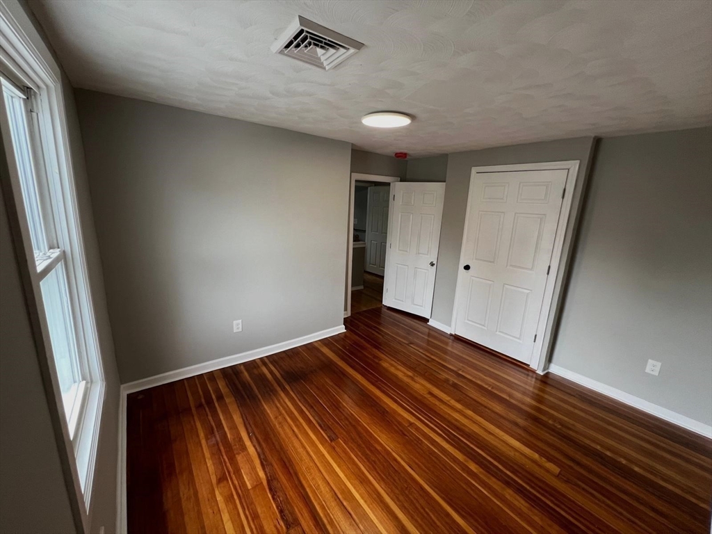 34 Collins Street Springfield, MA 01109 - Photo 31 of 35