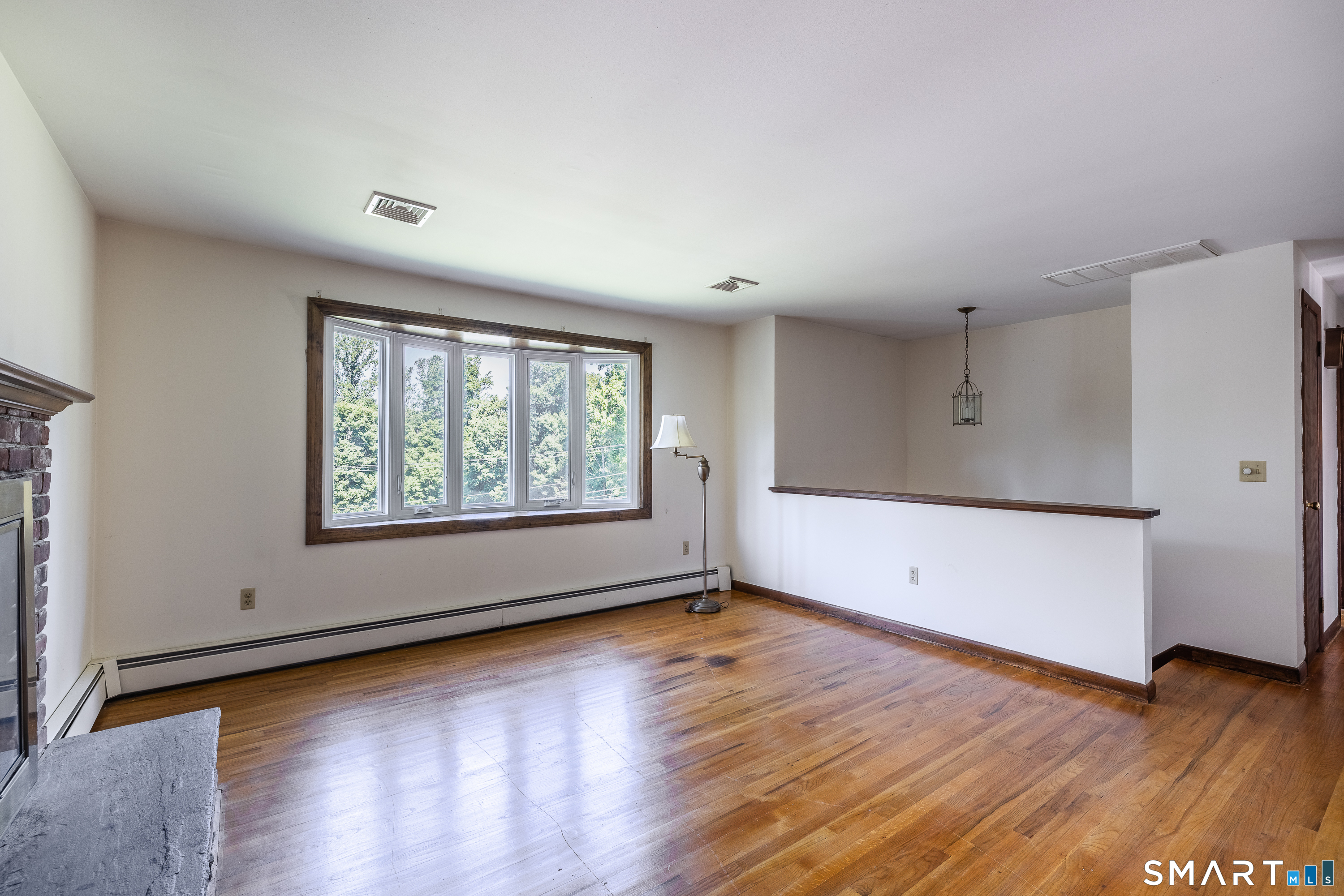 121 Longfellow Road Shelton, CT 06484 - Photo 5 of 37 Gallery Image 5