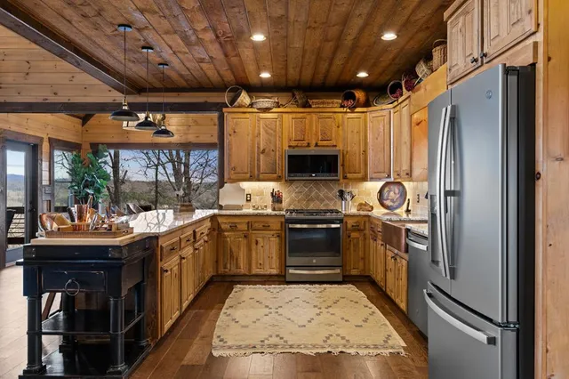 $1,895,000 | 355 West Shalom Court, Blue Ridge, GA 30513