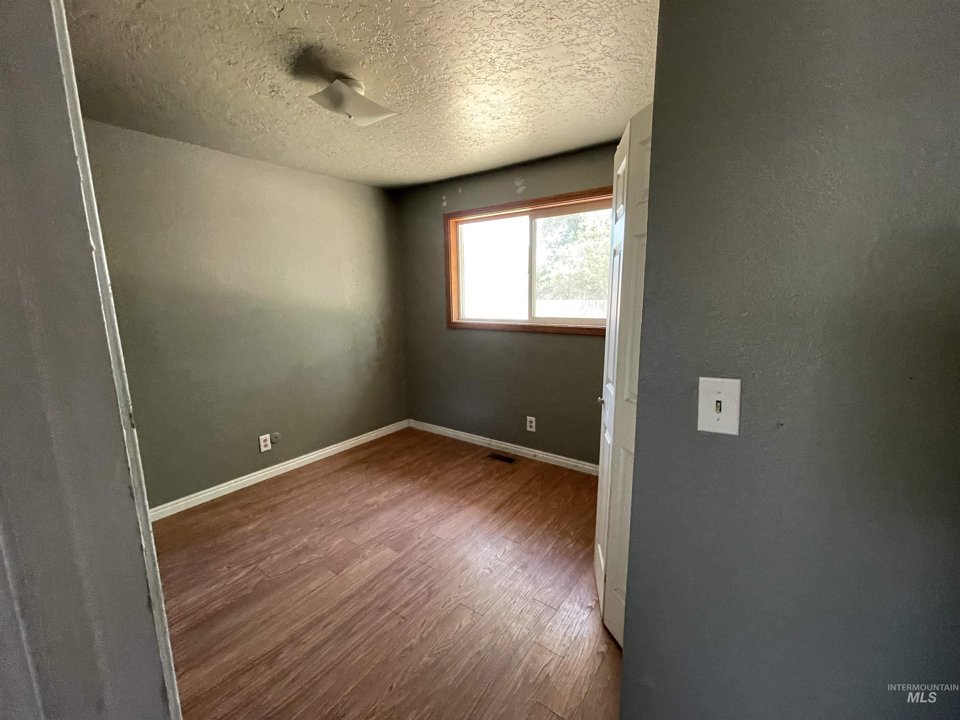 511 Chestnut Street Mountain Home, ID 83647 - Photo 11 of 13