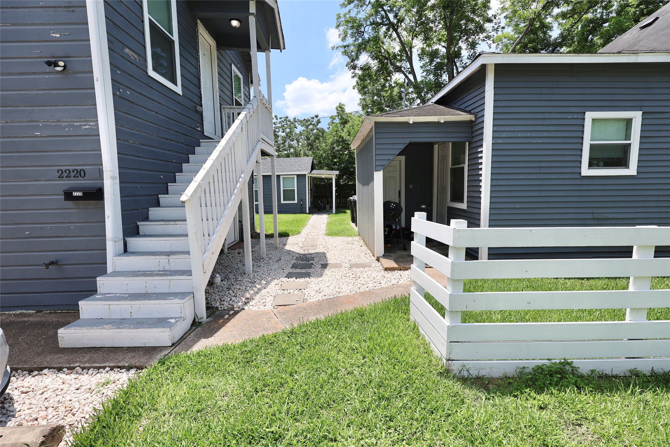 1401 5th Street Rosenberg, TX 77471 - Photo 30 of 50 Unit 210: on the left
Unit 1405: on the right, an upgraded pathway between buildings