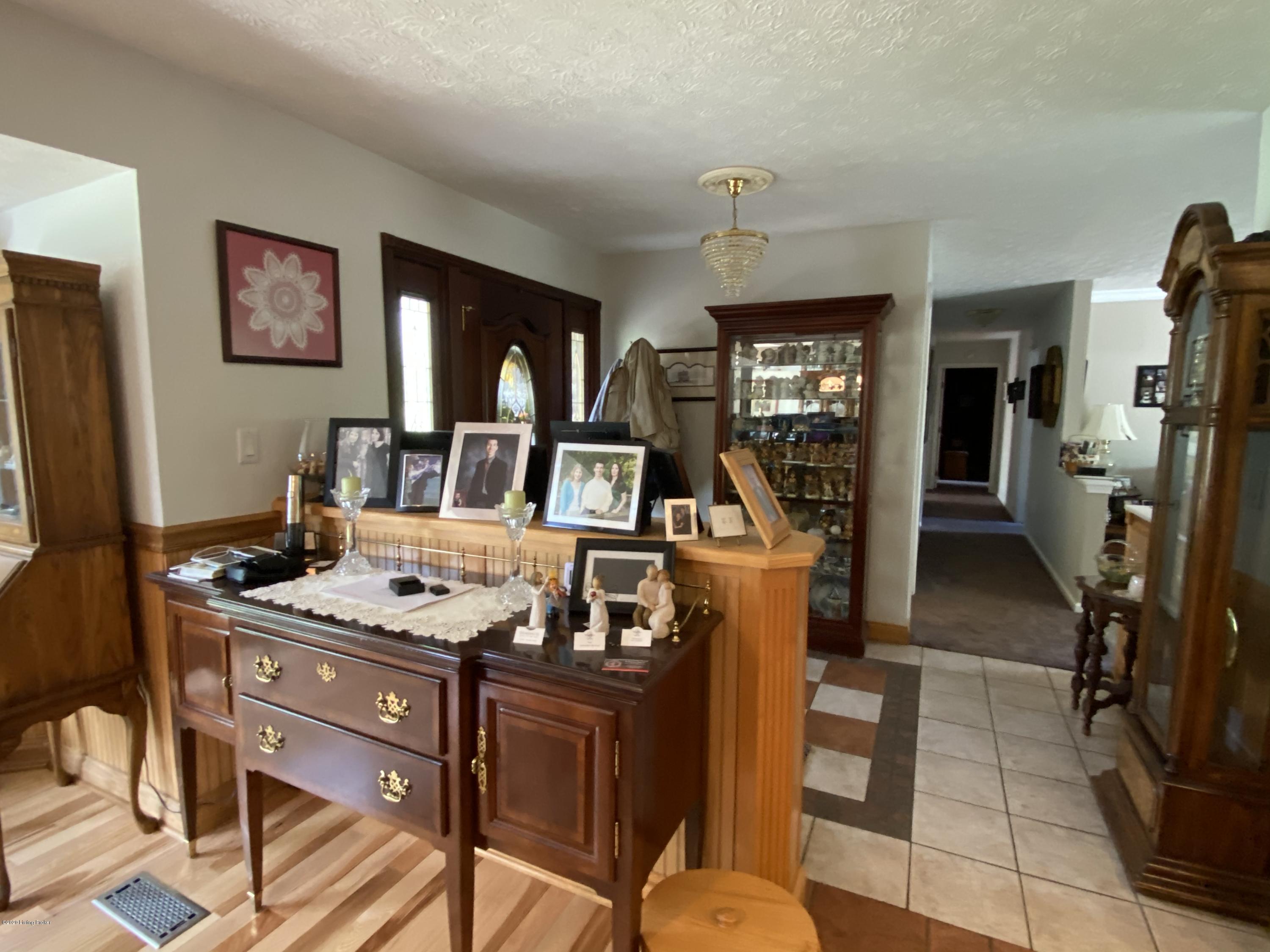 1865 Sunbeam Road Leitchfield, KY 42754 - Photo 21 of 78 Foyer area