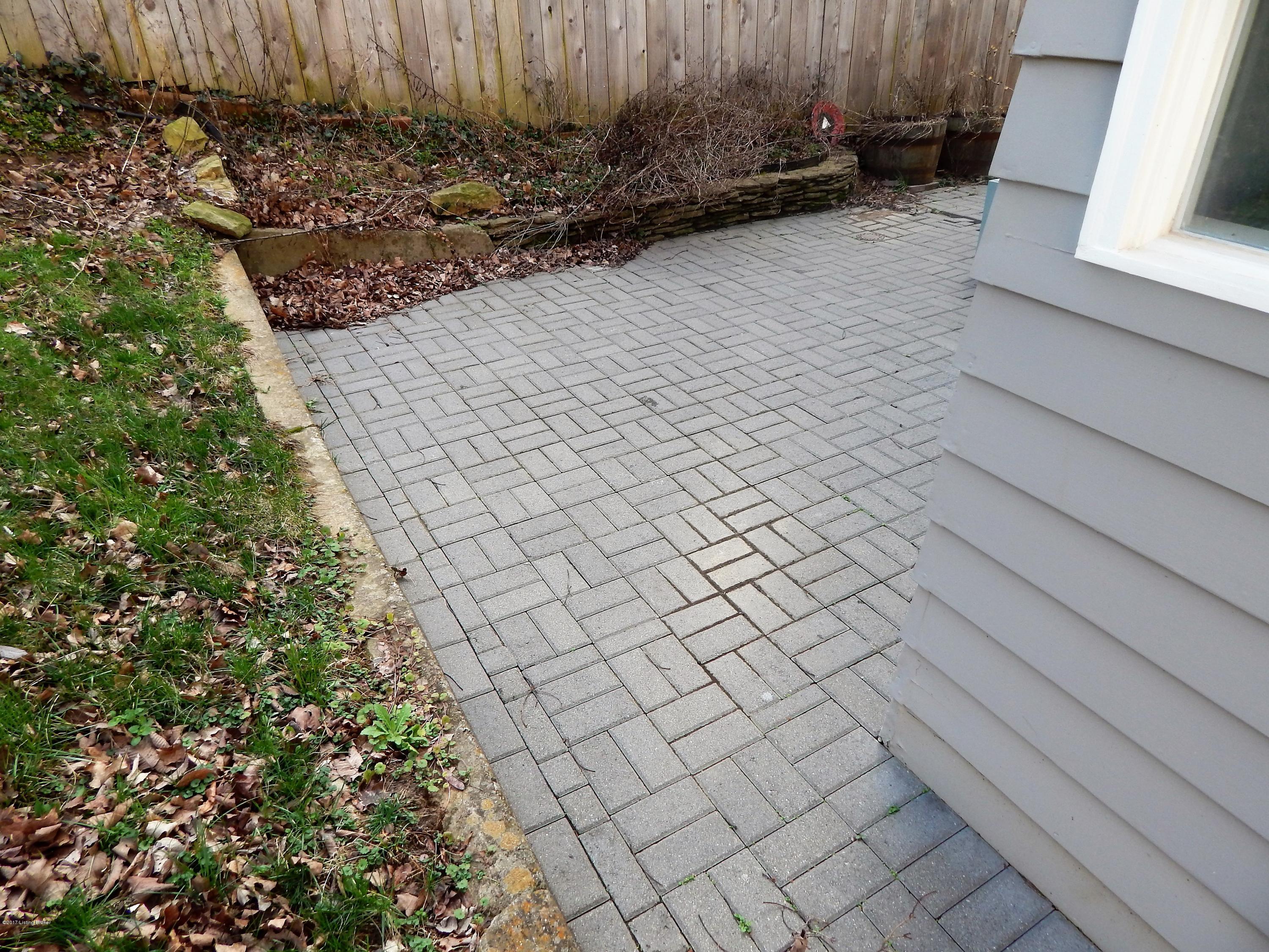 1846 Gresham Road Louisville, KY 40205 - Photo 33 of 35 12 patio2