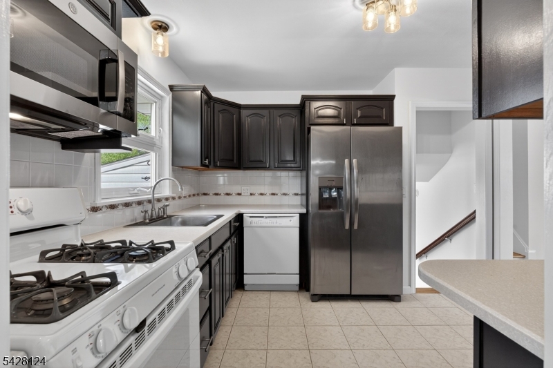 36 Charles Street Clark, NJ 07066 - Photo 9 of 40
