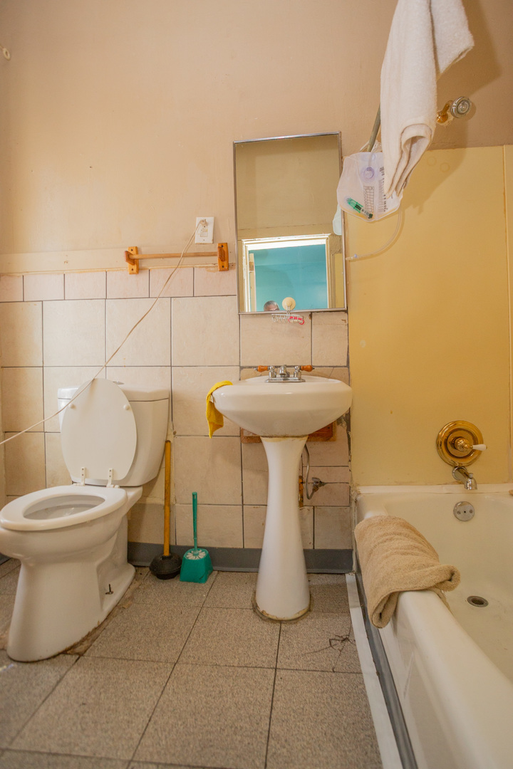 6049 South Champlain Avenue Chicago, IL 60637 - Photo 11 of 46 a bathroom with a sink toilet and shower
