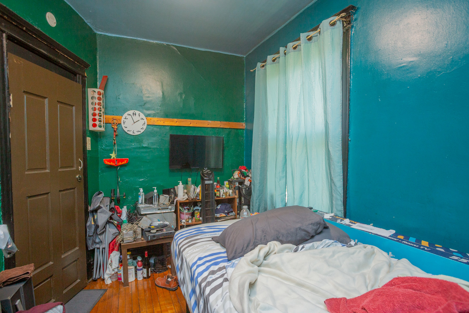 6049 South Champlain Avenue Chicago, IL 60637 - Photo 14 of 46 a bed room with a bed mirror and a chair