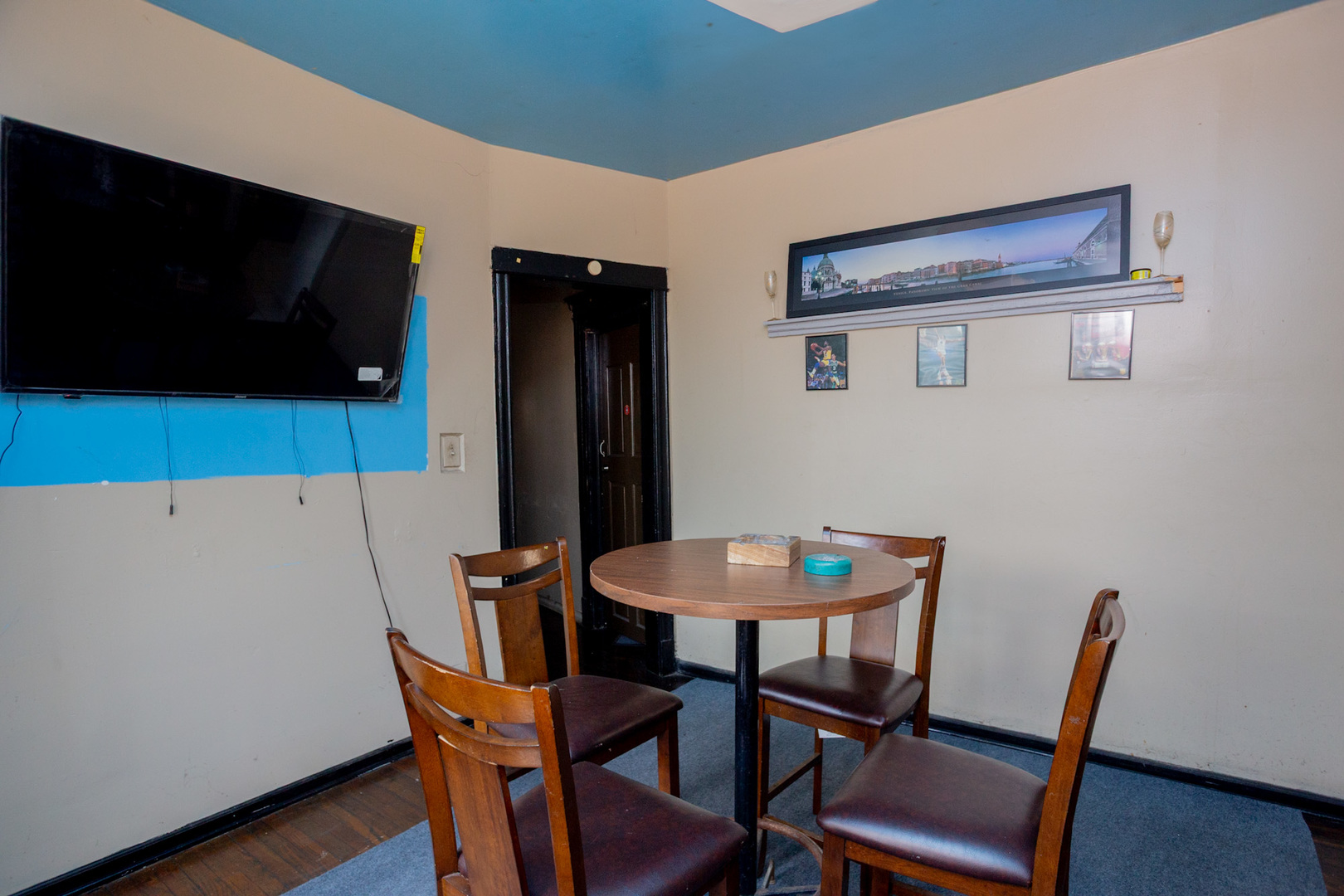 6049 South Champlain Avenue Chicago, IL 60637 - Photo 18 of 46 a view of a dining room with furniture and wooden floor