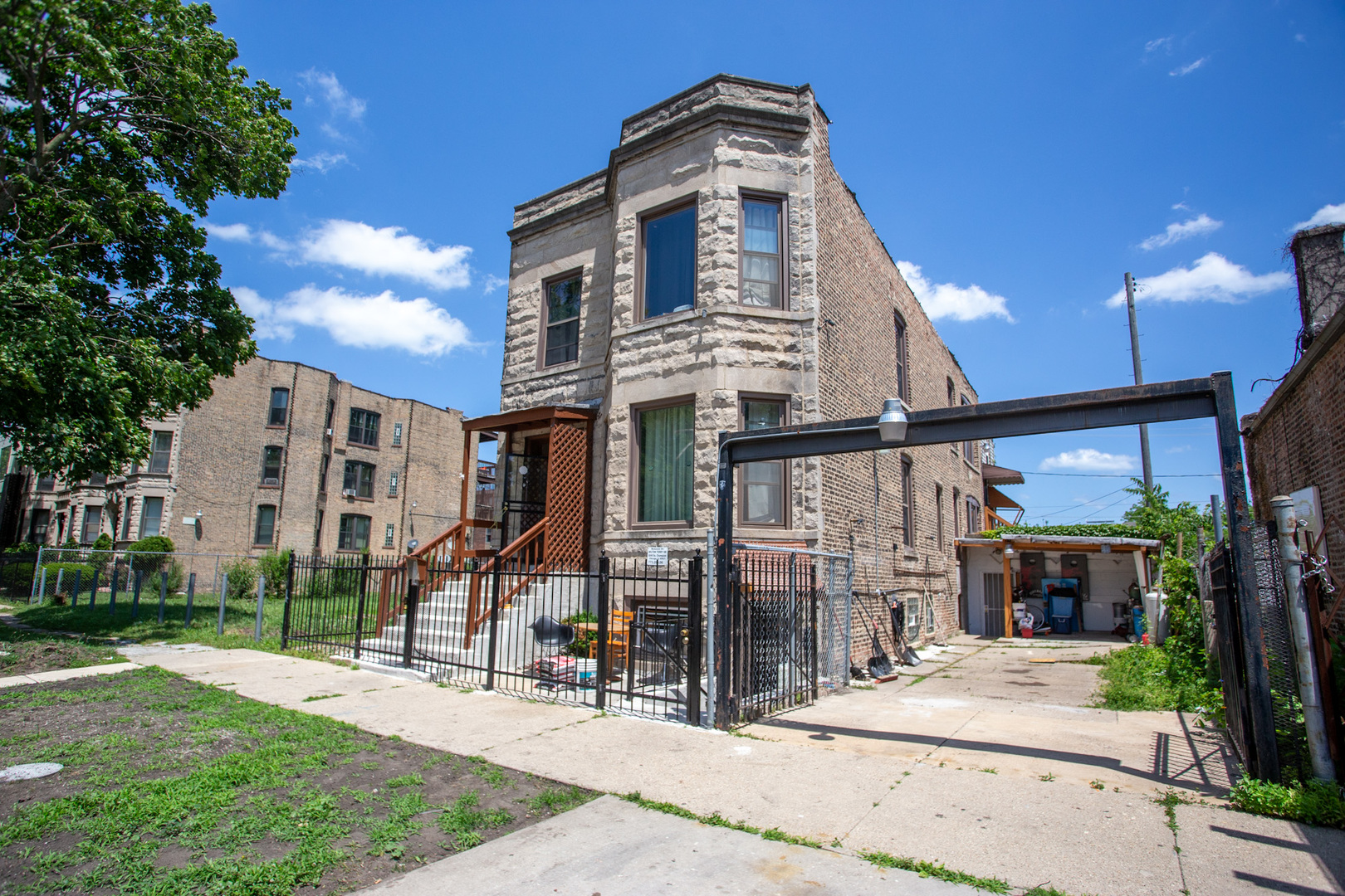 6049 South Champlain Avenue Chicago, IL 60637 - Photo 2 of 46 a front view of a house with yard and plants