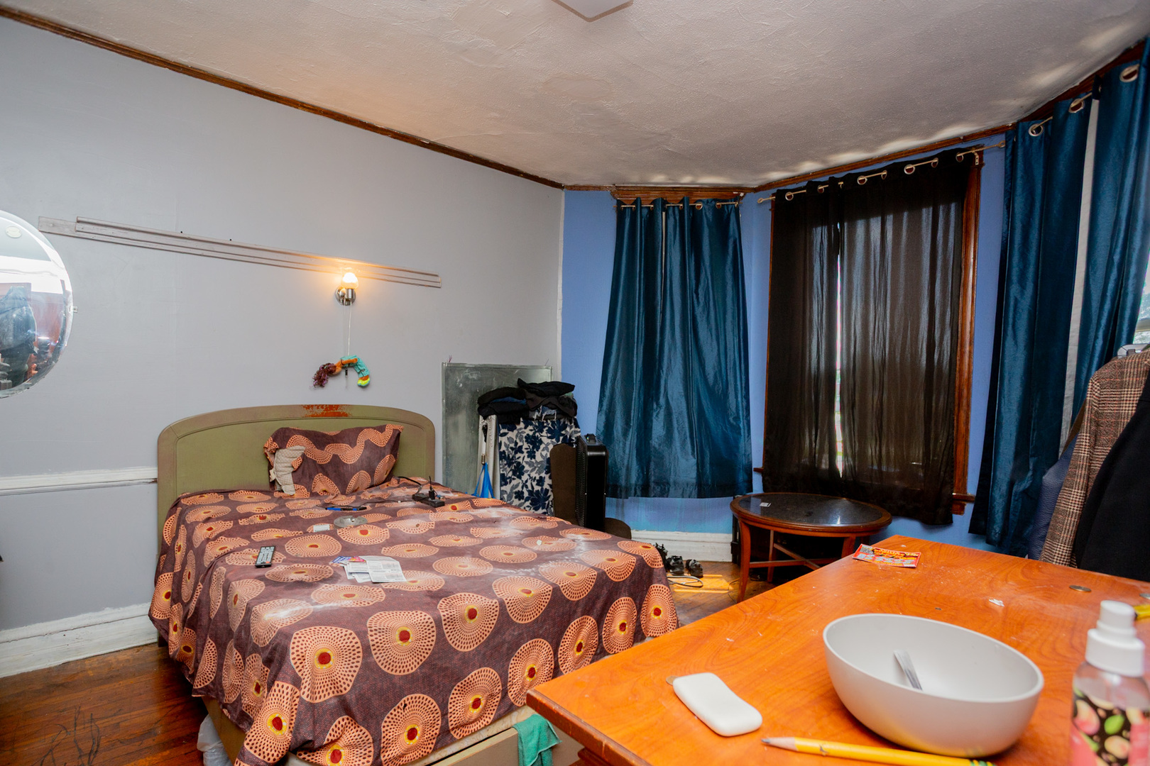 6049 South Champlain Avenue Chicago, IL 60637 - Photo 21 of 46 a bedroom with two beds and a chair