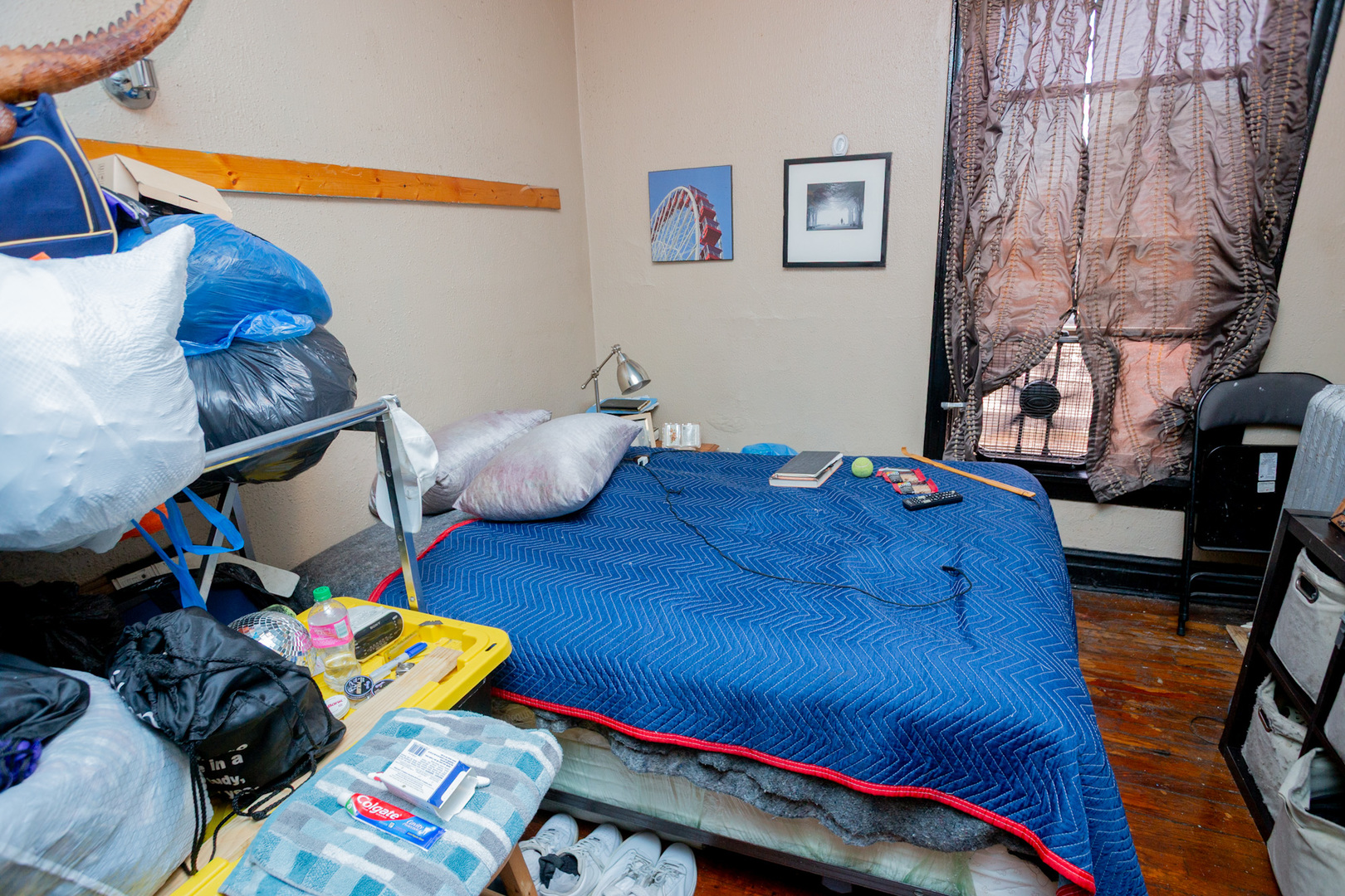 6049 South Champlain Avenue Chicago, IL 60637 - Photo 23 of 46 a bed room with a bed and a chair