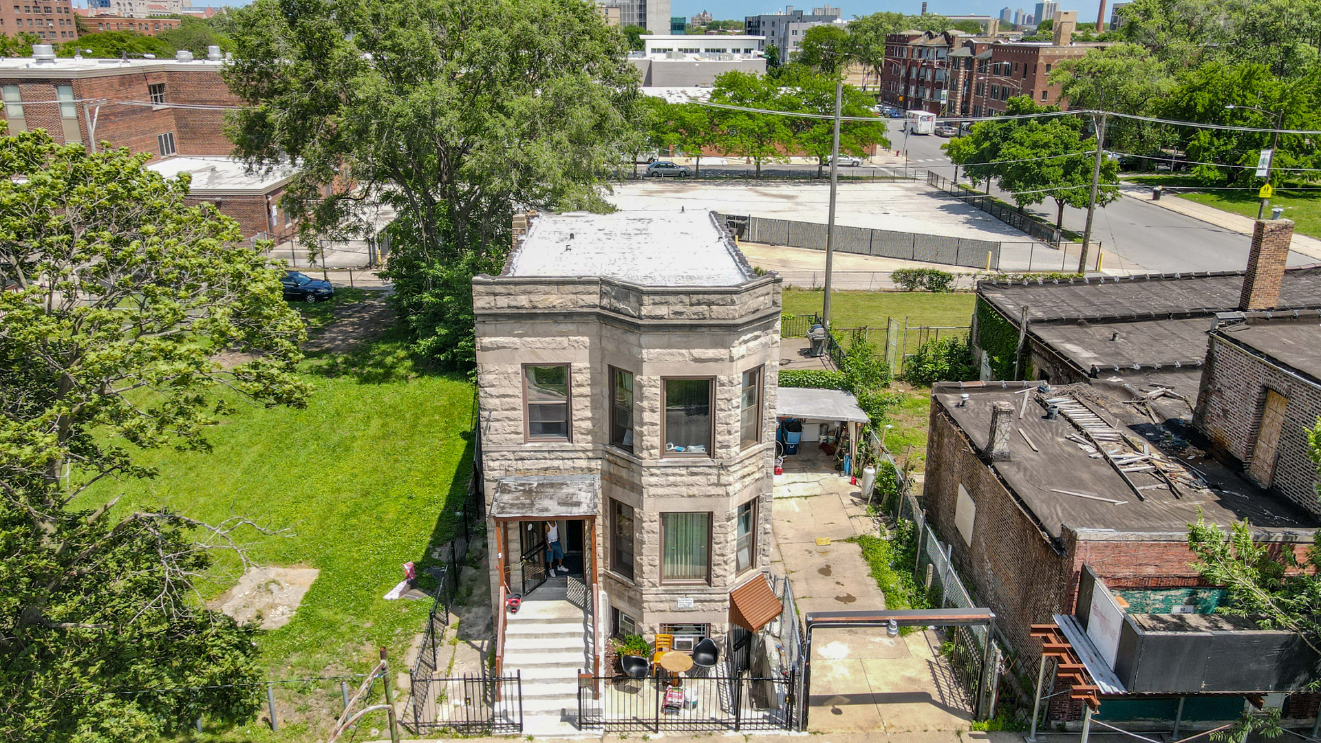 6049 South Champlain Avenue Chicago, IL 60637 - Photo 3 of 46 an aerial view of a house with a garden