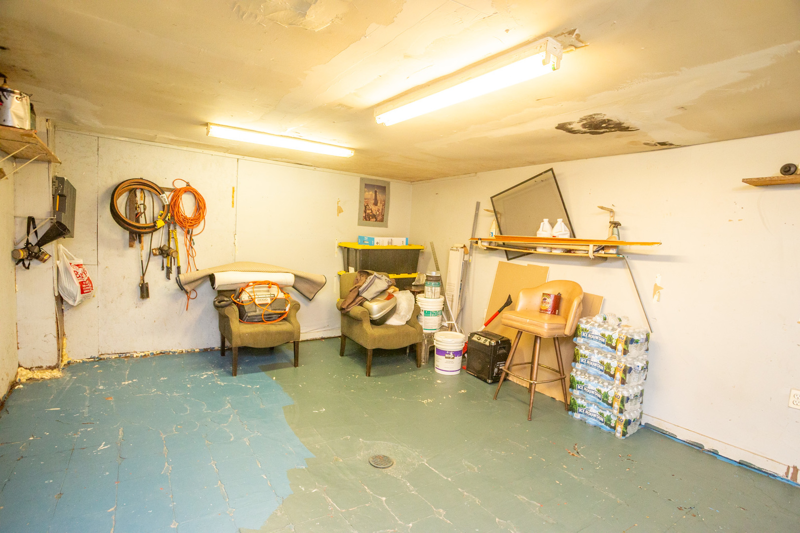 6049 South Champlain Avenue Chicago, IL 60637 - Photo 35 of 46 a view of a patio with table and chairs