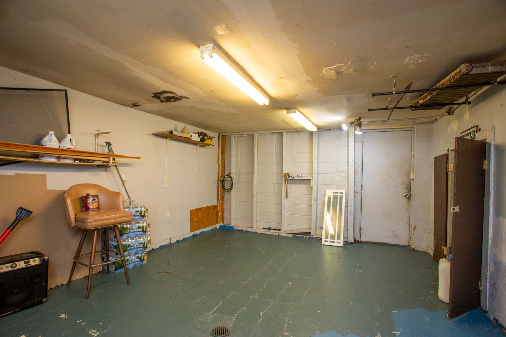 6049 South Champlain Avenue Chicago, IL 60637 - Photo 36 of 46 a view of a storage & utility room