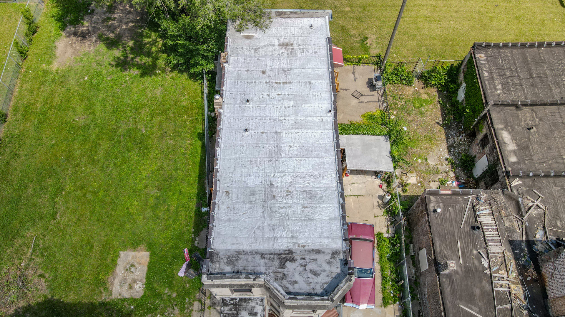6049 South Champlain Avenue Chicago, IL 60637 - Photo 45 of 46 an aerial view of residential houses with outdoor space