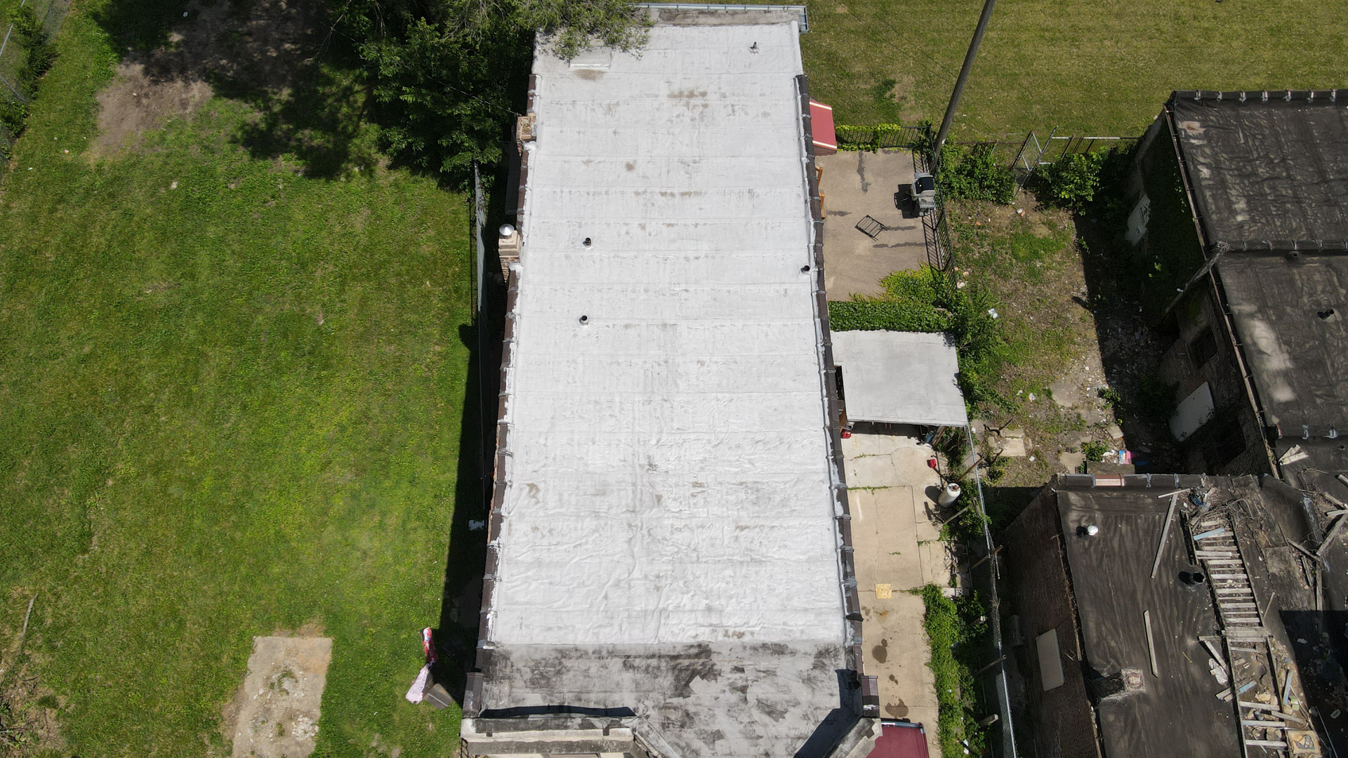 6049 South Champlain Avenue Chicago, IL 60637 - Photo 46 of 46 an aerial view of a house with a yard