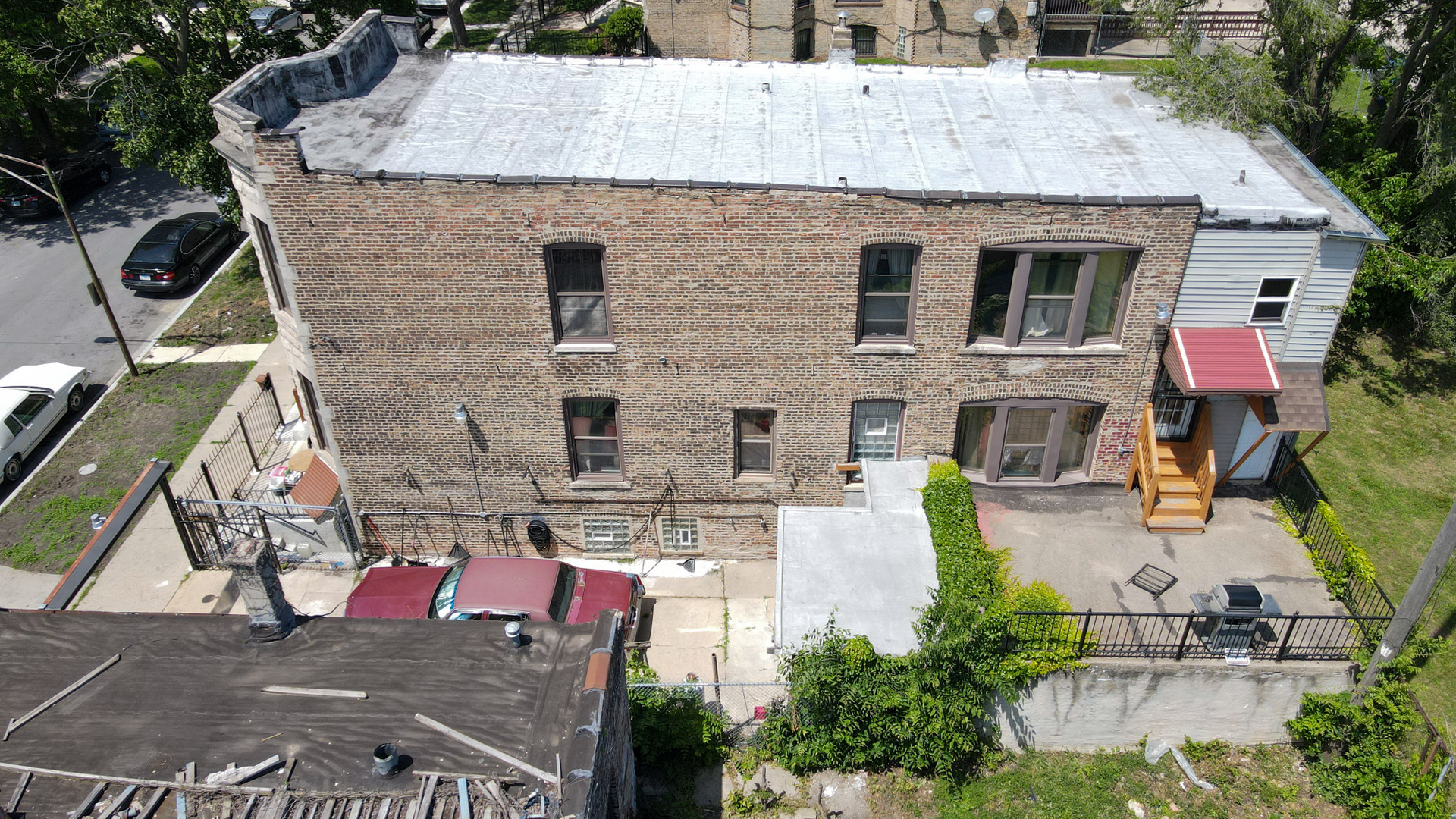 6049 South Champlain Avenue Chicago, IL 60637 - Photo 6 of 46 an aerial view of a house with garden and patio