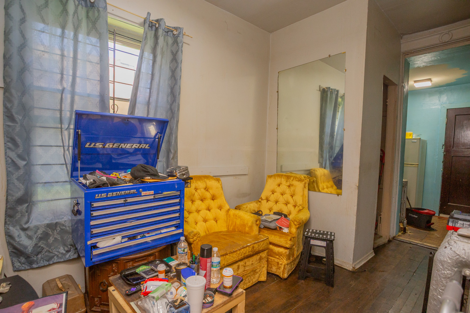 6049 South Champlain Avenue Chicago, IL 60637 - Photo 9 of 46 a bedroom with furniture and a window