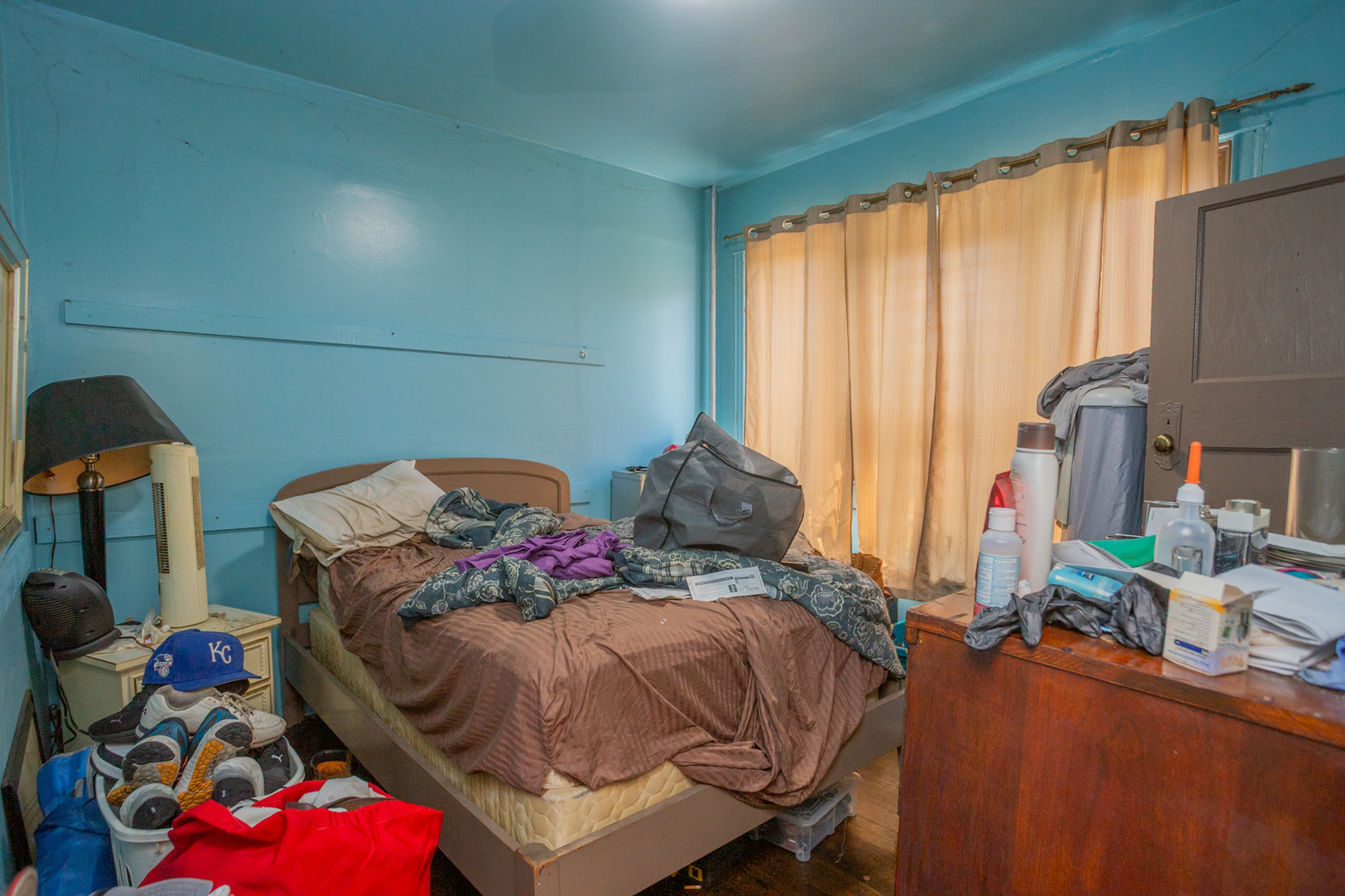 6049 South Champlain Avenue Chicago, IL 60637 - Photo 10 of 46 a bedroom with bed and a window