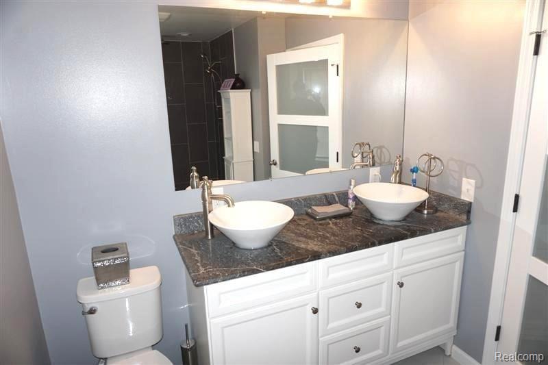 30880 Country Ridge Circle Farmington Hills, MI 48331 - Photo 26 of 37