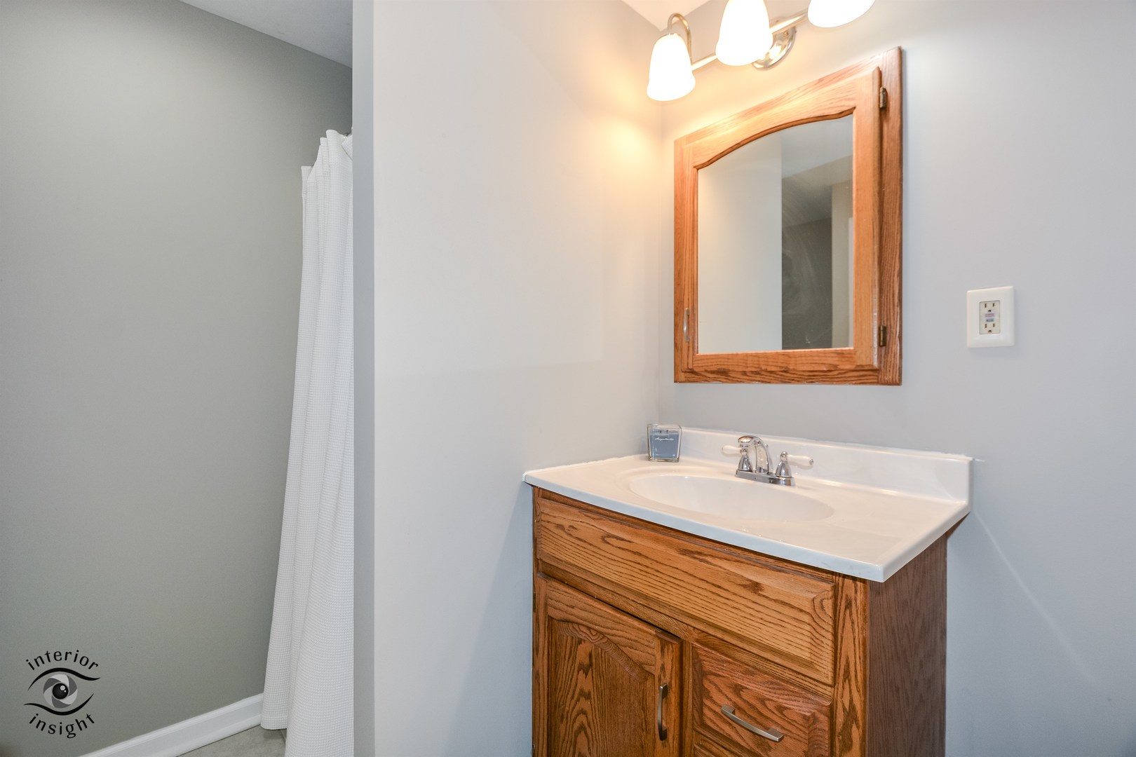 266 Circlegate Road New Lenox, IL 60451 - Photo 15 of 25 a bathroom with a sink vanity and a mirror