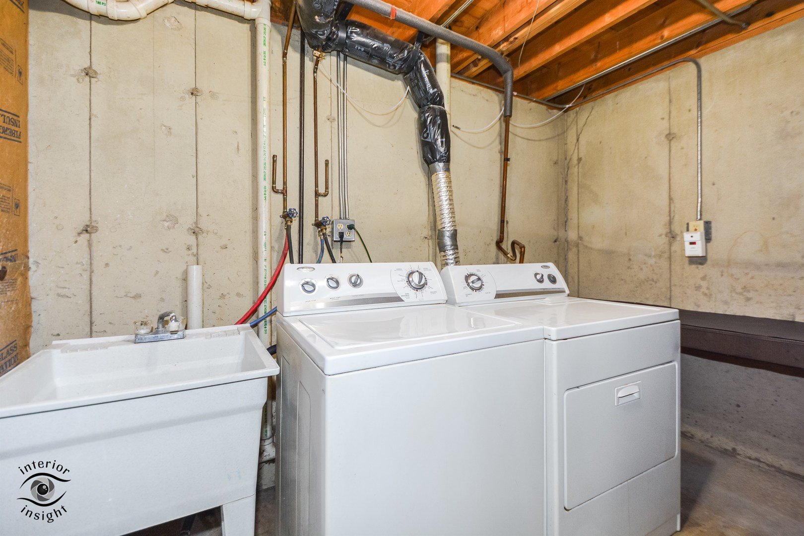 266 Circlegate Road New Lenox, IL 60451 - Photo 22 of 25 a utility room with dryer and washer